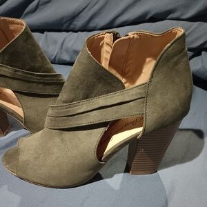 Penny Loves Kenny open peak toe shoes